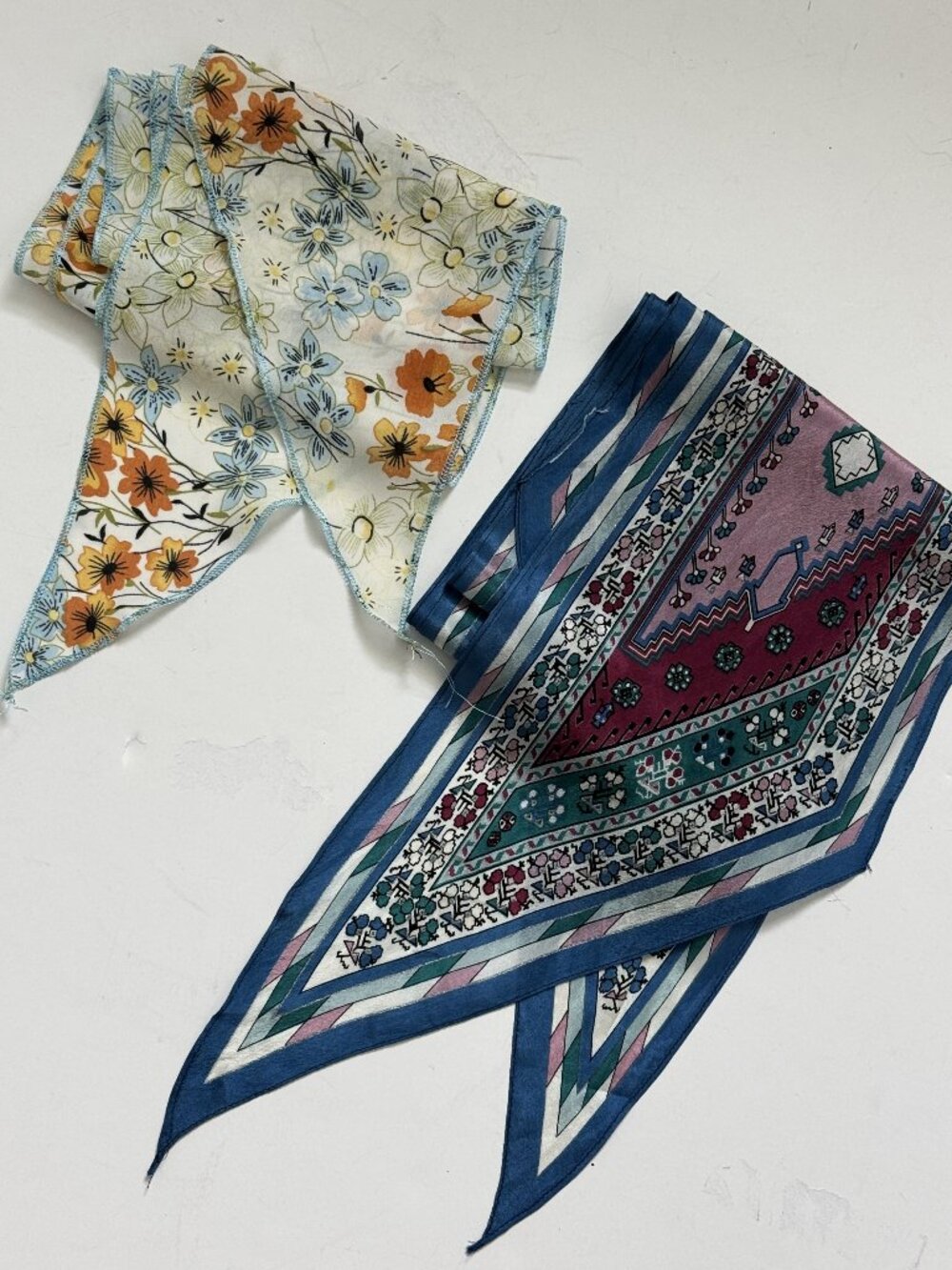Women's Scarves Lot of 2 vintage silk blue and white multicolor - Picture 4 of 10